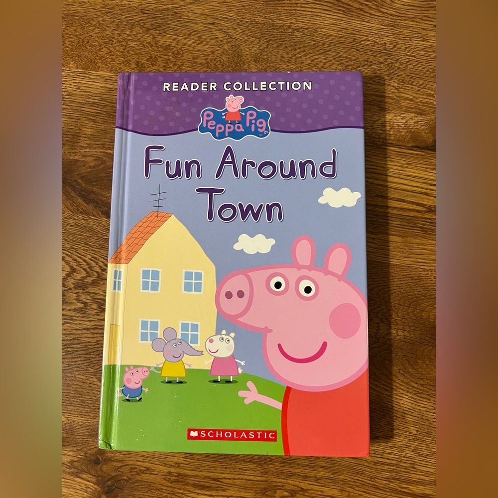 Peppa Pig Fun Around Town book set Reader Collection